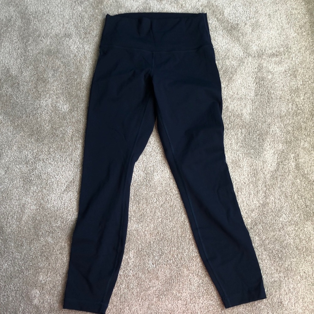 Lululemon wunder under full on luxtreme 25 inch legging.
Size 6. True navy.